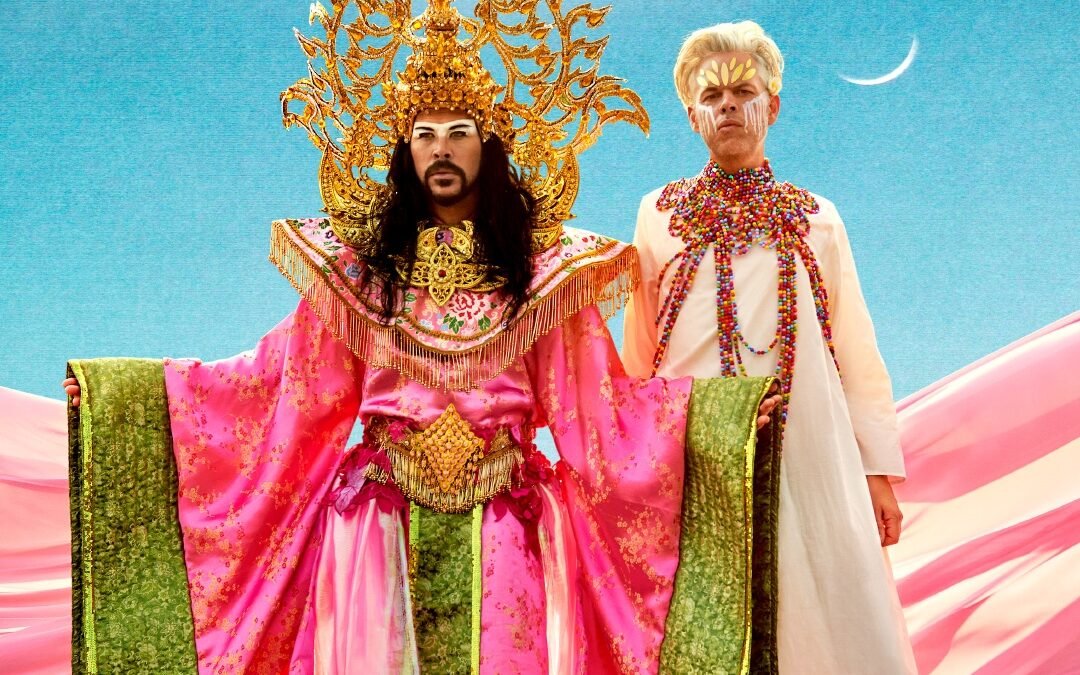 Empire of The Sun: duo segue em alta com “Ask That God”