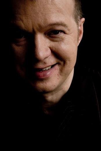 Imagem do cantor Edwyn Collins.