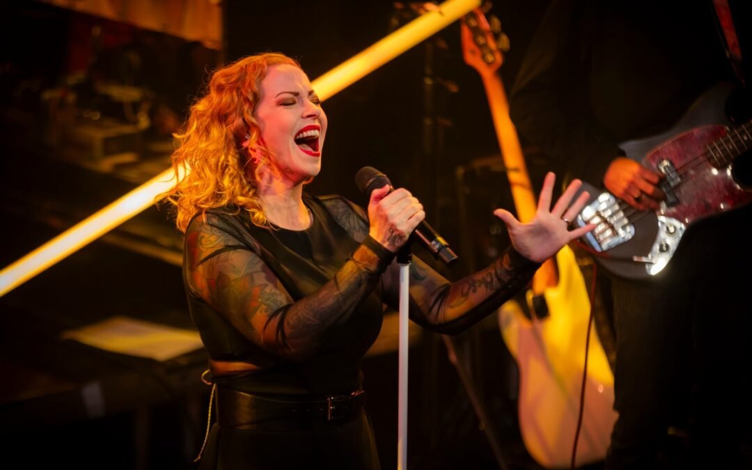 Imagem da cantora Annke van giersbergen