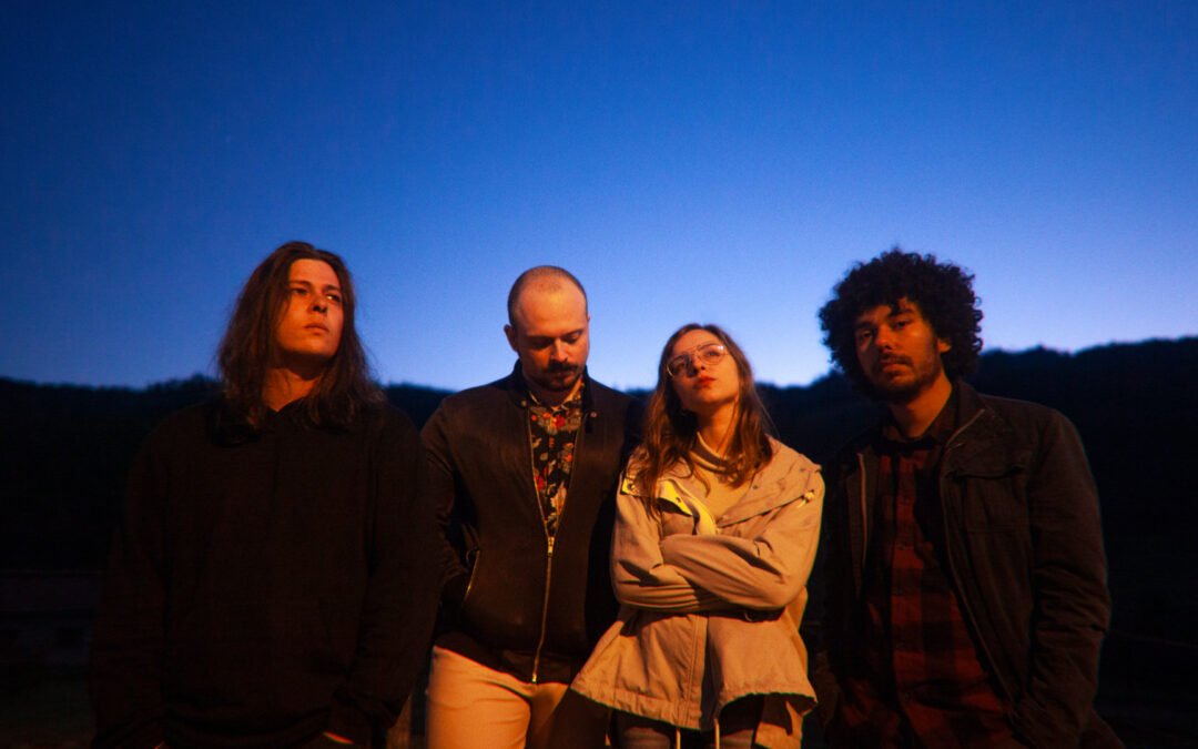 Um Outro Lado Indica – Adorável Clichê, O Que Existe Dentro De Mim (2018)