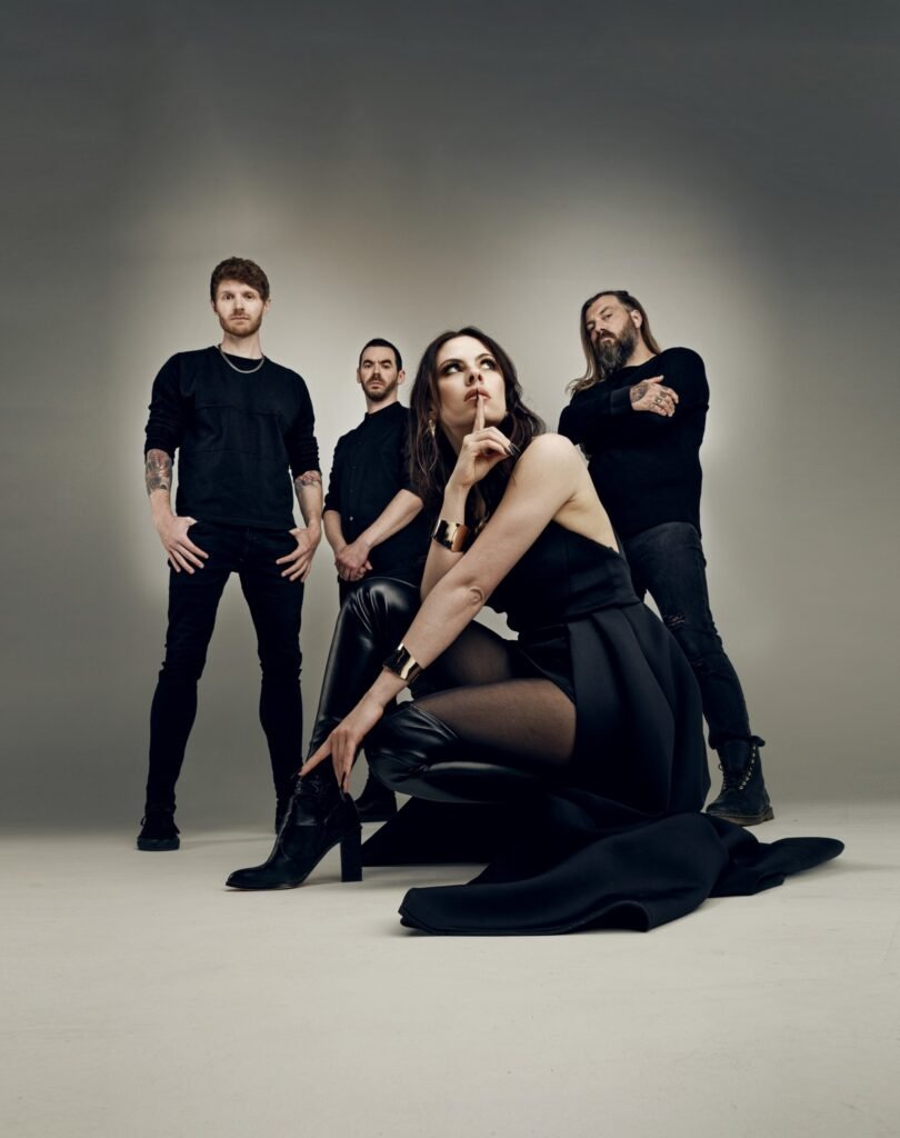 Imagem dos integrantes do Beyond The Black