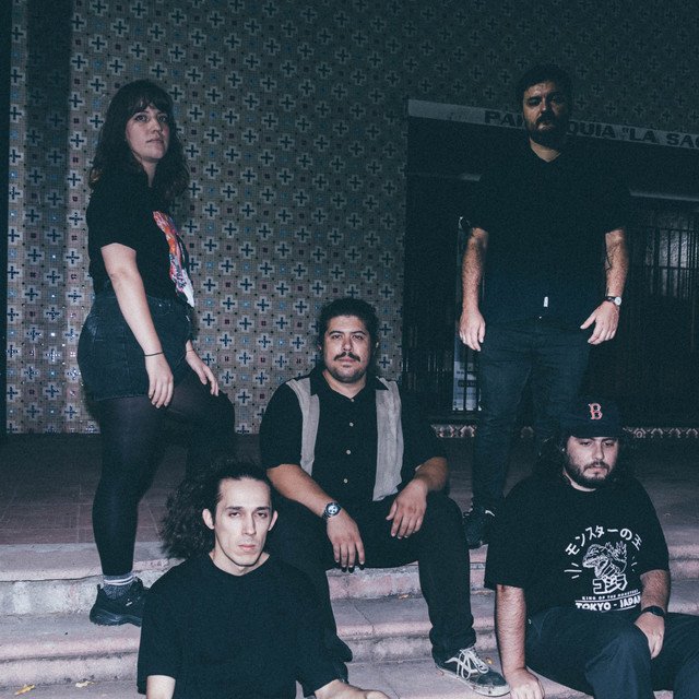 Escondite dá um grande (e introspectivo) passo em sua discografia em “La Quebrada”