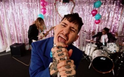 Pop com breakdowns: nothing,nowhere transforma hits geracionais em metalcore no novo disco de covers