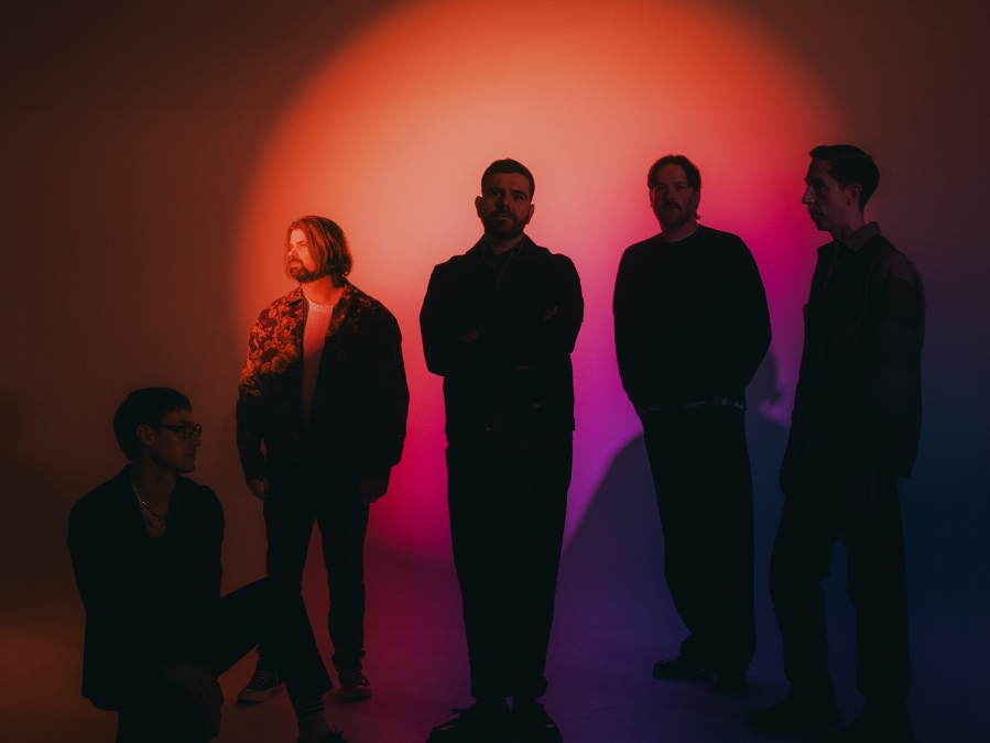 Silverstein lança a segunda parte de seu novo álbum Pink Moon
