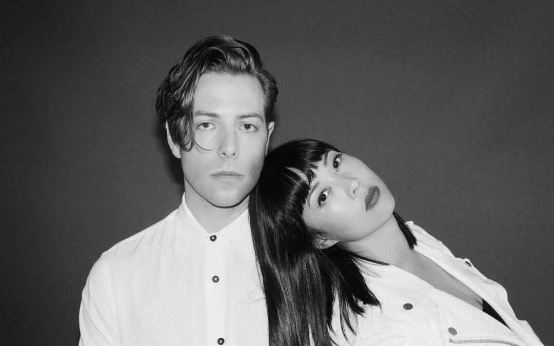 The Naked and Famous retorna de hiato em comemoração ao 15º aniversário do disco de estreia