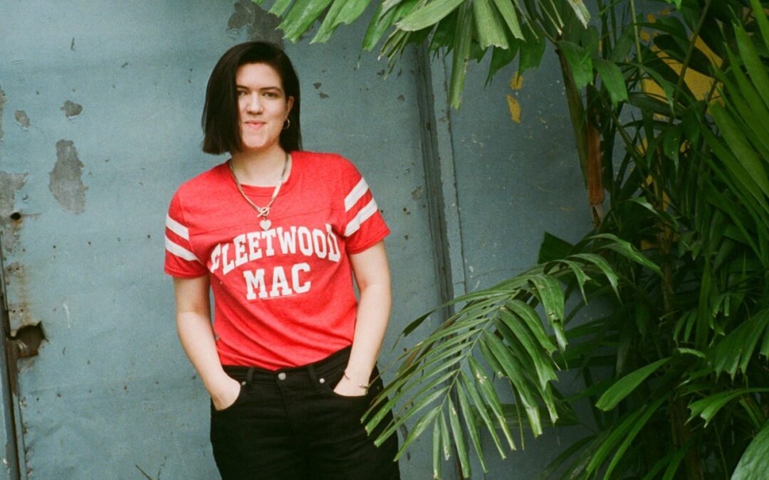 Romy libera o single “Love Who You Love”