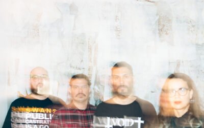 Throe explora um outro lado da música e desafia o consumo massificado em “Silver Blue”